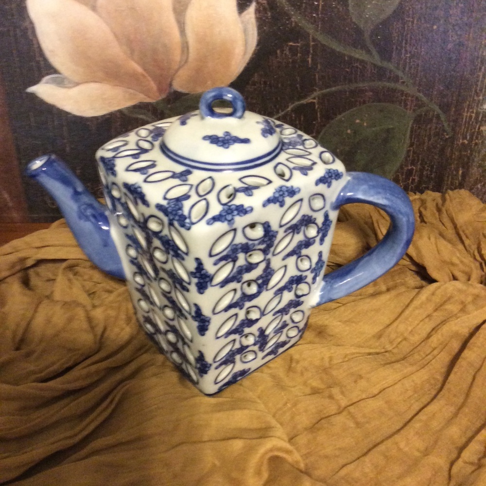 Blue and white “teapot” candle holder